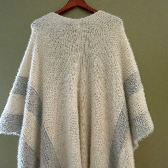 Saturday Sunday Anthropologie Women OS Fuzzy Knit Open Cardigan Poncho Cozy - Picture 7 of 10